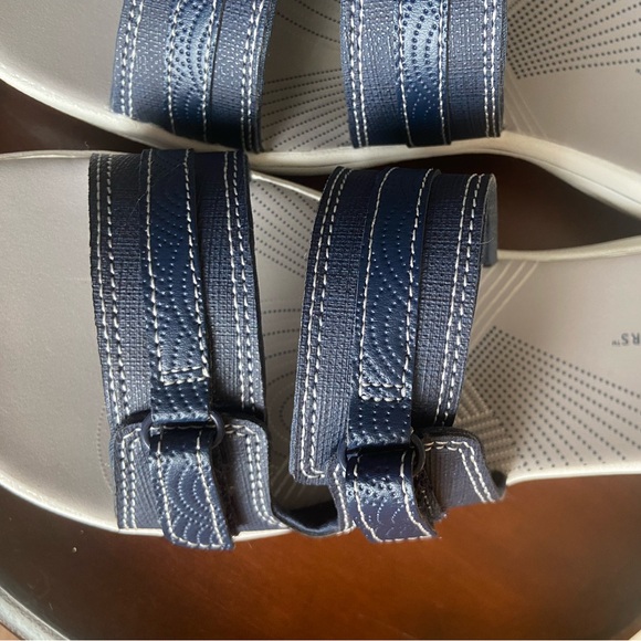 Clarks Sandals 🩴 - Picture 2 of 10